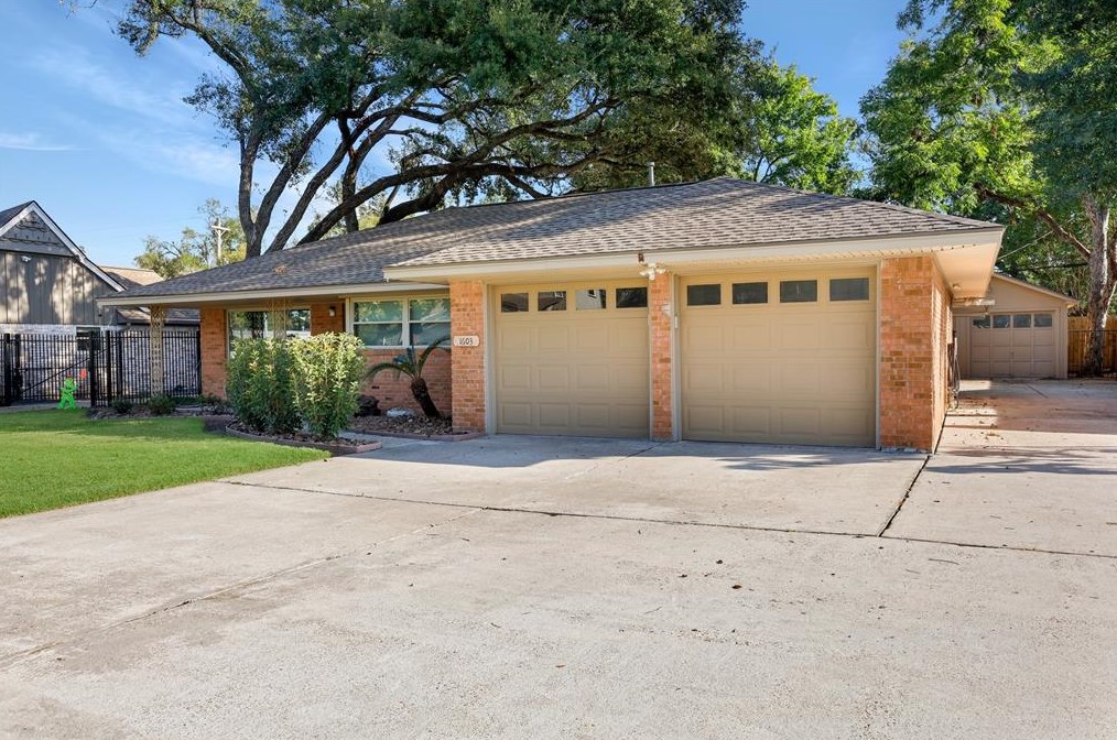 1603 Del Norte St, Houston TX  77018-1211 exterior