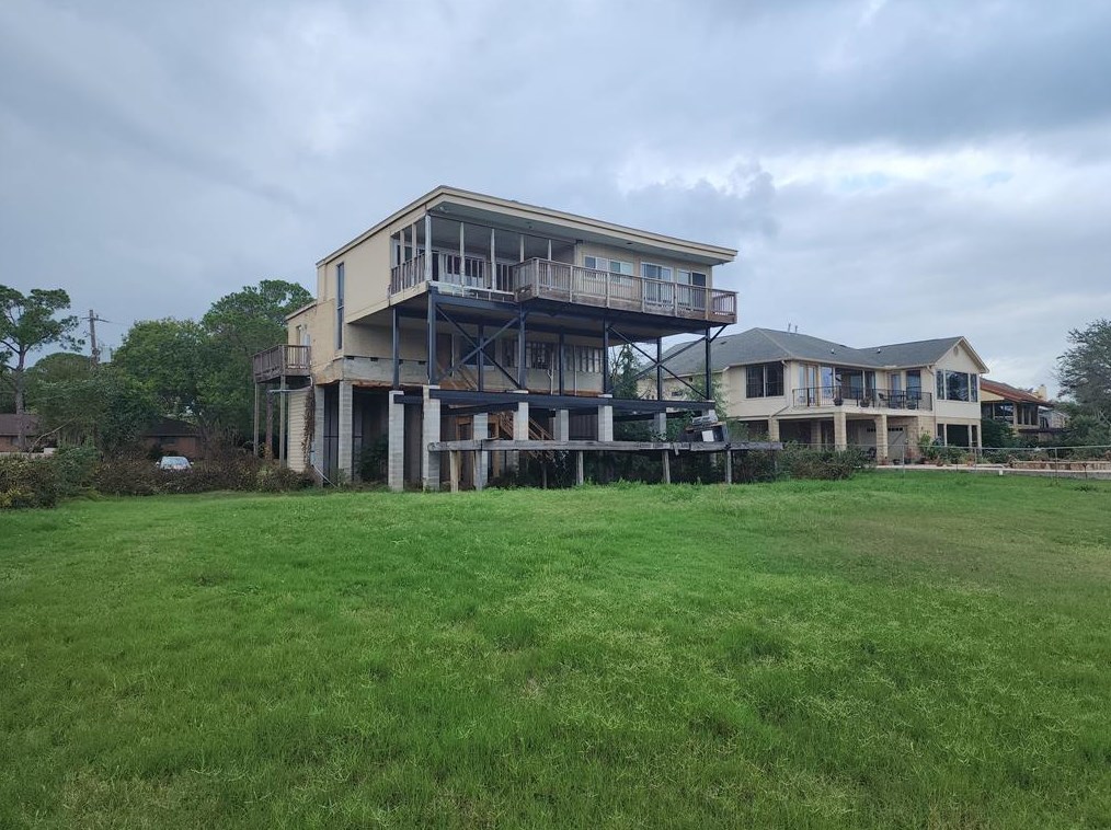 2522 Baycrest Dr, Houston TX  77058-3704 exterior