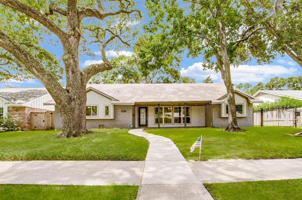 5447 Grape St, Houston TX  77096-1243 exterior