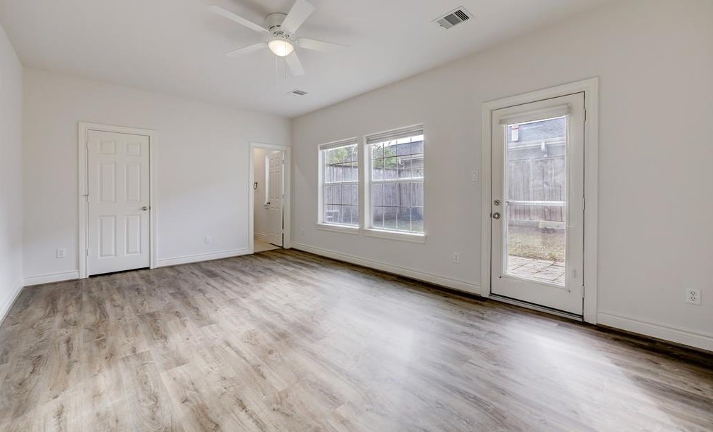 9128 Harbor Hills Dr, Houston TX  77054-6008 exterior