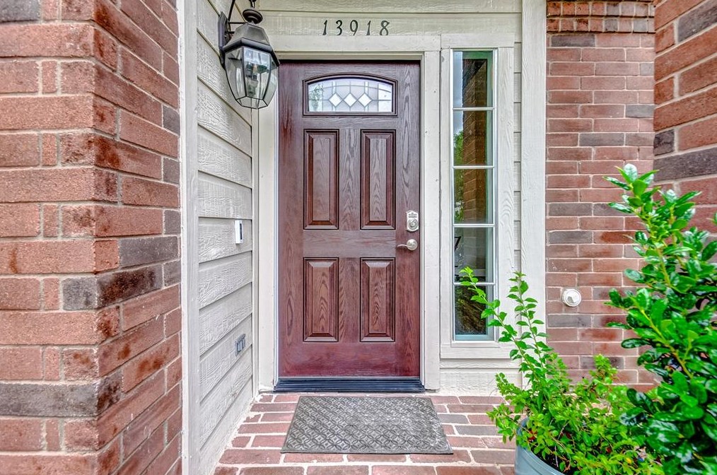 13918 Somersworth Dr, Houston TX  77041-5991 exterior