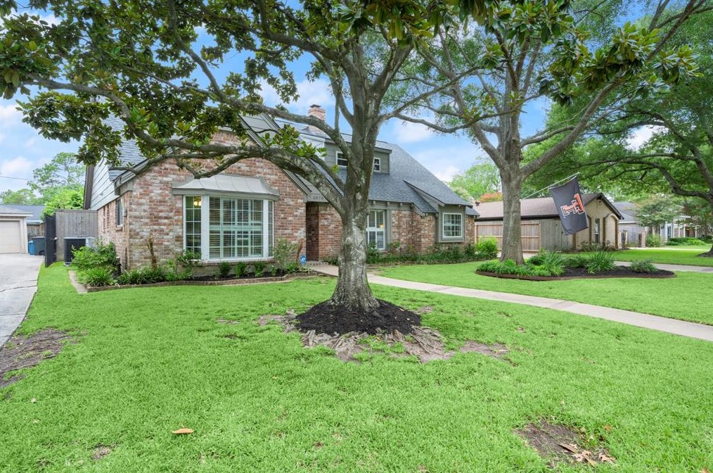 10707 Holly Springs Dr, Houston TX  77042-1411 exterior