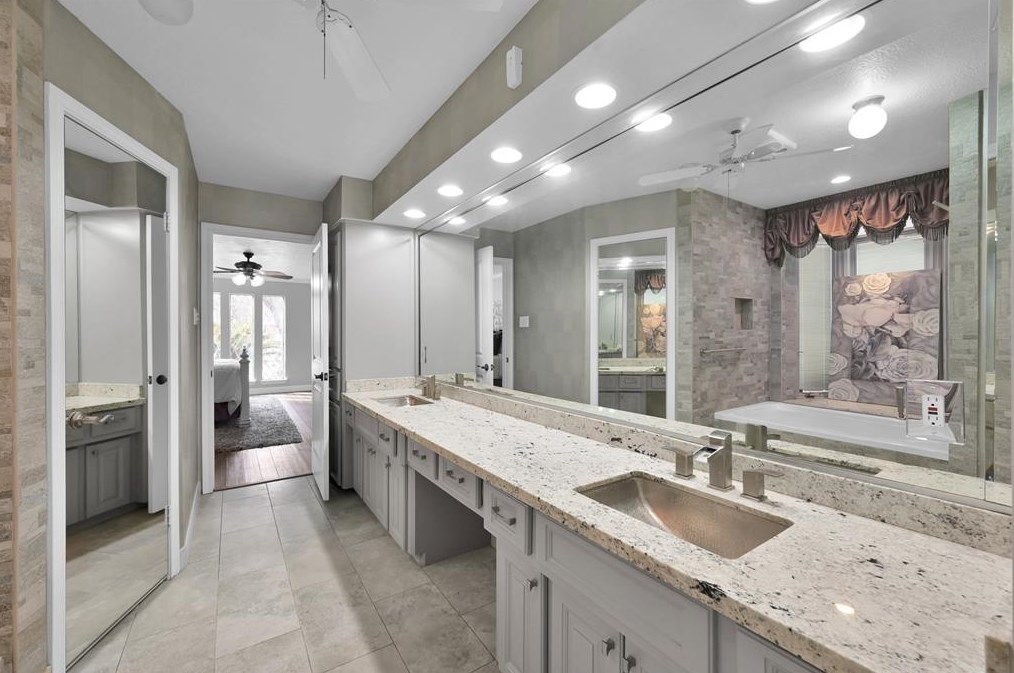 11622 Normont Dr, Houston TX  77070-2951 exterior