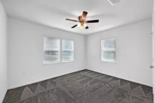 304 E Foley St, Alvin, TX 77511 - Photo 9