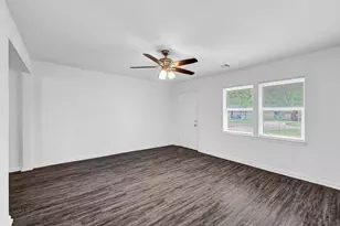 304 E Foley St, Alvin, TX 77511 - Photo 5