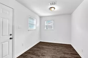 304 E Foley St, Alvin, TX 77511 - Photo 17