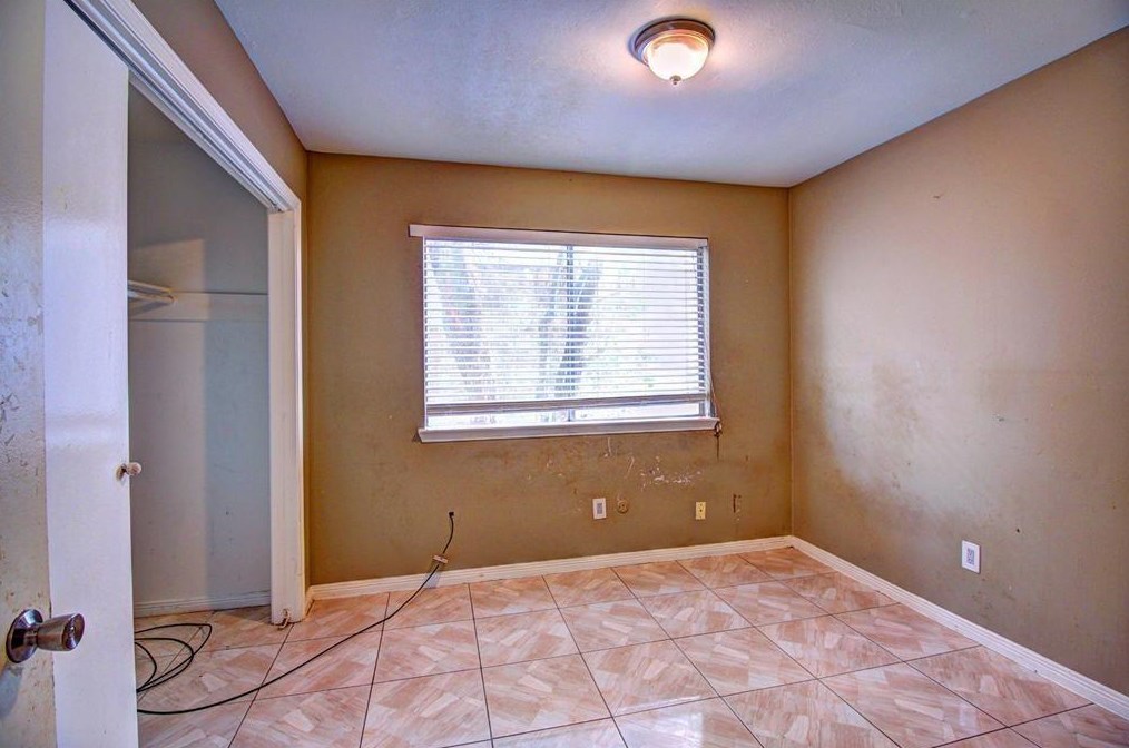 11818 Plumpoint Dr, Houston TX  77099-3137 exterior
