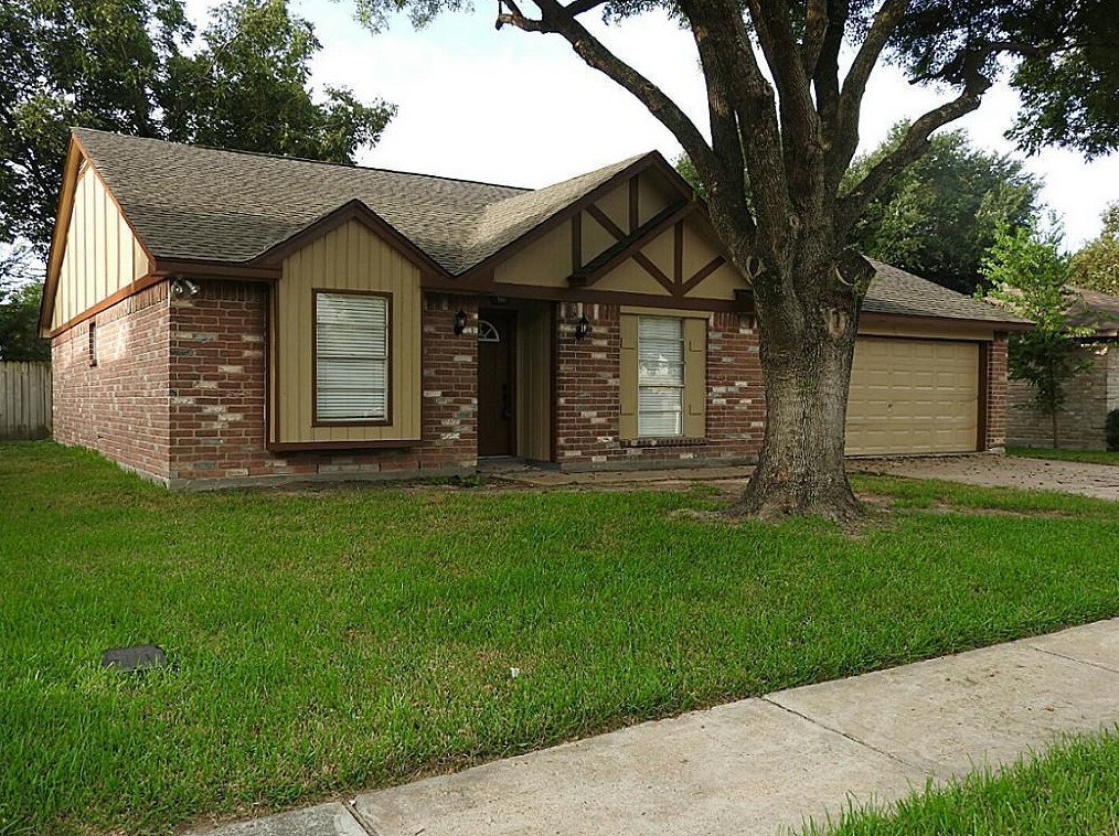 13515 Oak Ledge Dr, Houston TX  77065-3725 exterior