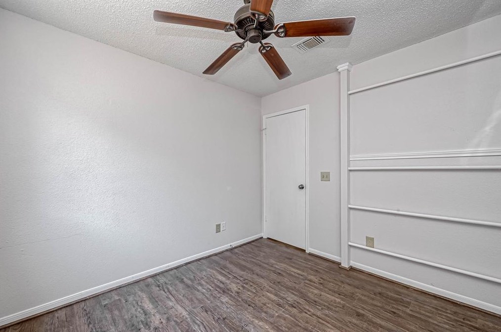 1231 Clear Vly Dr, Houston TX  77014-3656 exterior