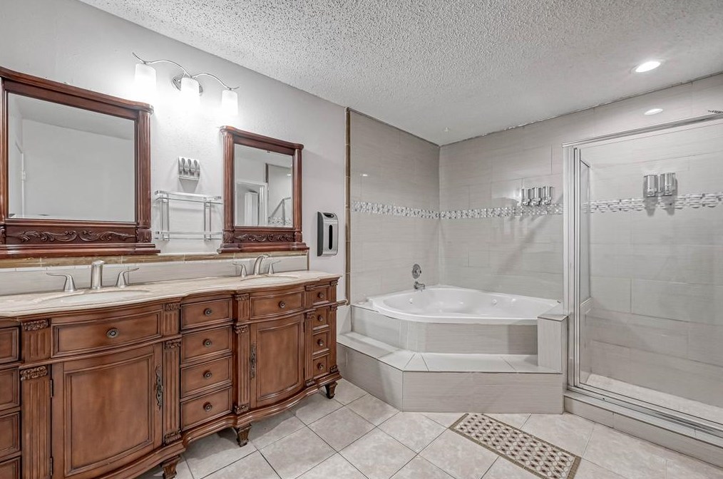 1231 Clear Vly Dr, Houston TX  77014-3656 exterior