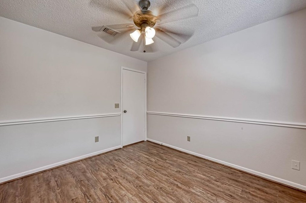 1231 Clear Vly Dr, Houston TX  77014-3656 exterior