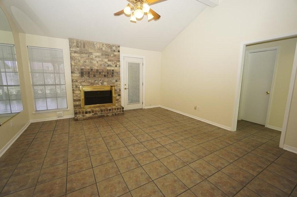 7926 Split Oak Dr, Houston TX  77040-2735 exterior