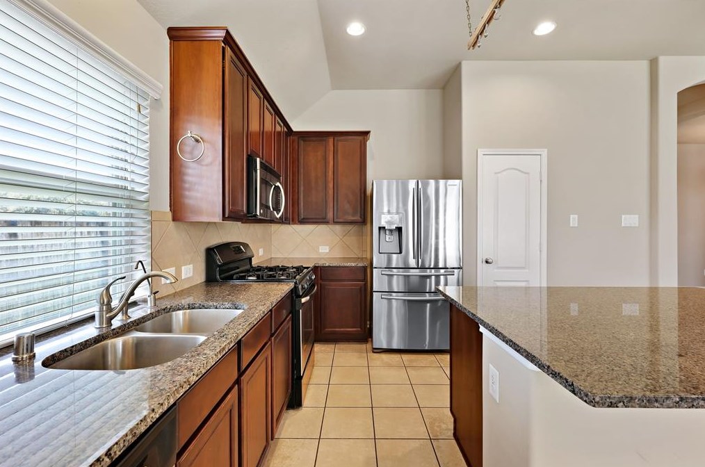 2524 Golfcrest Dr, Houston TX  77089-7021 exterior