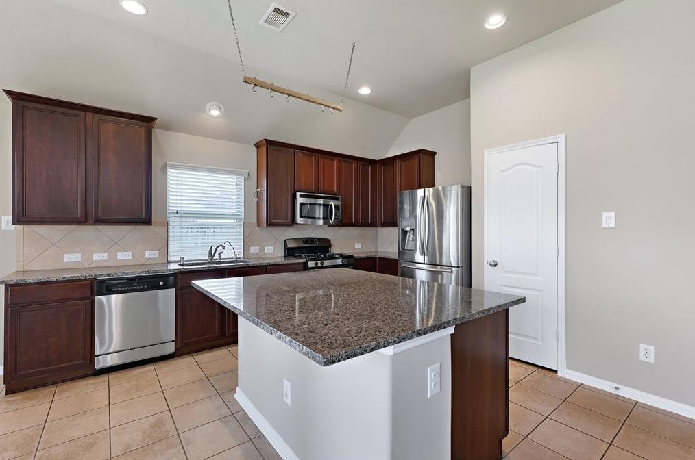 2524 Golfcrest Dr, Houston TX  77089-7021 exterior