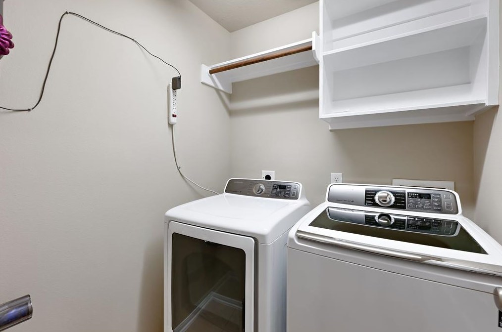 2524 Golfcrest Dr, Houston TX  77089-7021 exterior