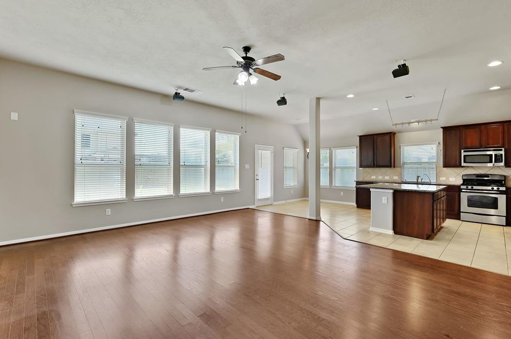 2524 Golfcrest Dr, Houston TX  77089-7021 exterior