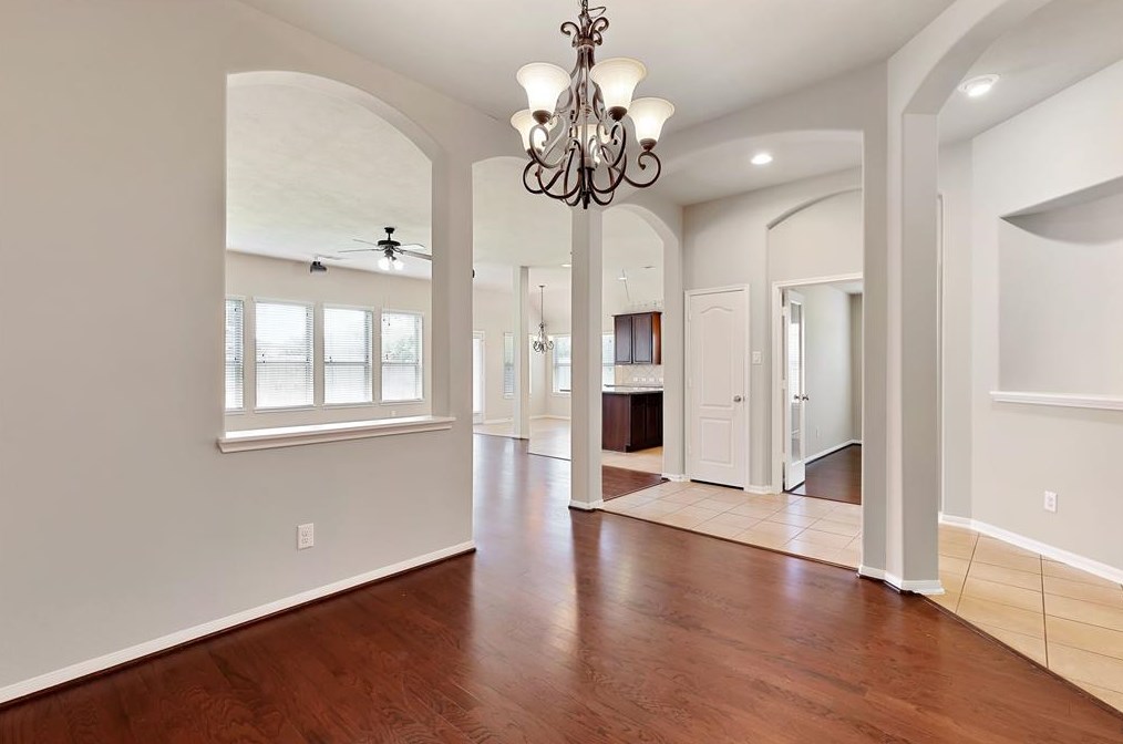 2524 Golfcrest Dr, Houston TX  77089-7020 exterior