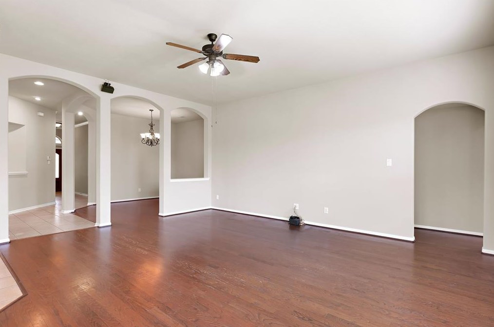 2524 Golfcrest Dr, Houston TX  77089-7021 exterior