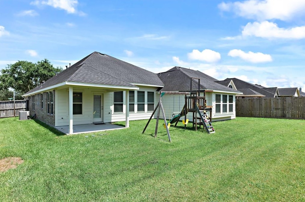 2524 Golfcrest Dr, Houston TX  77089-7021 exterior