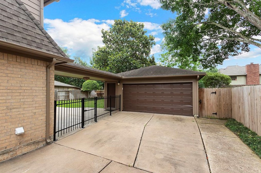 2315 Stephens Grant Dr, Sugar Land TX 77479-2298 exterior