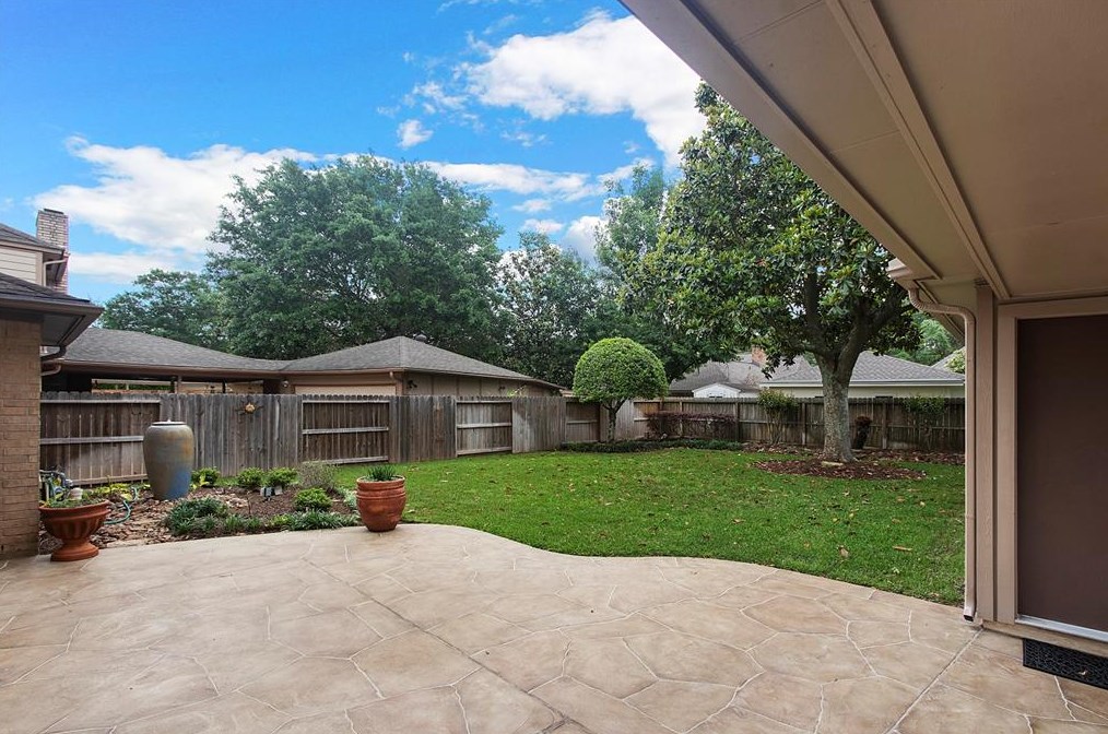 2315 Stephens Grant Dr, Sugar Land TX 77479-2298 exterior