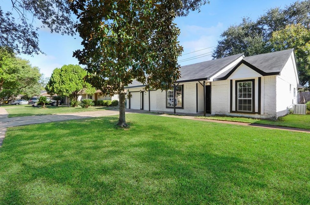 10918 Vanderford Dr, Houston TX  77099-4765 exterior