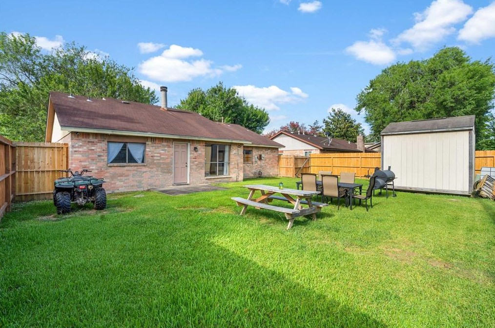 9431 Misty Brg St, Houston TX  77075-5025 exterior