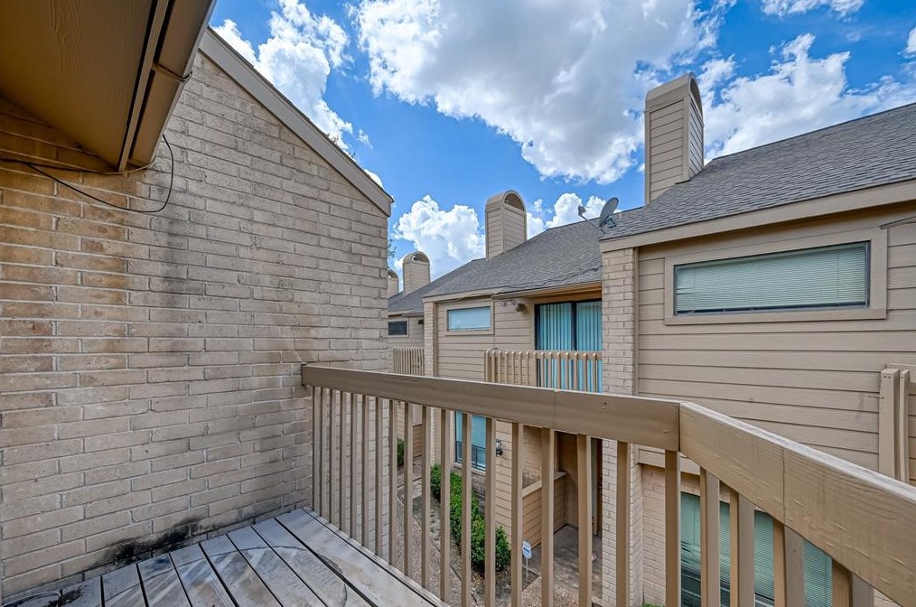 6750 Sands Point Dr, Houston TX  77074-3707 exterior