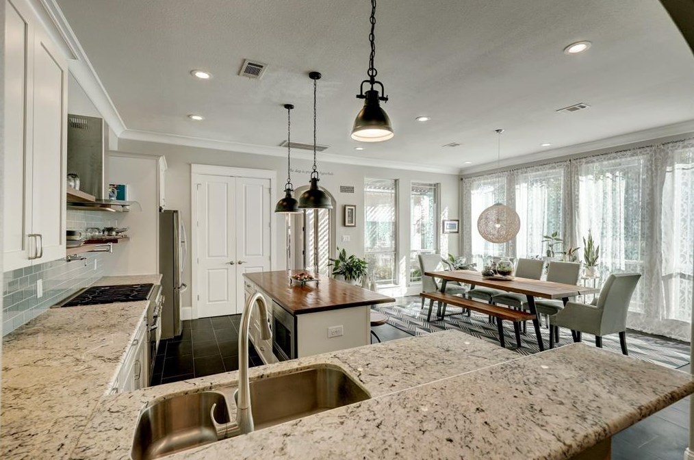 717 10 St, Houston TX  77008-6602 exterior