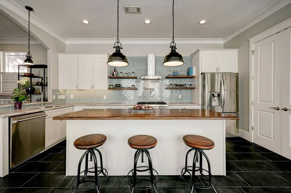 717 10 St, Houston TX  77008-6602 exterior