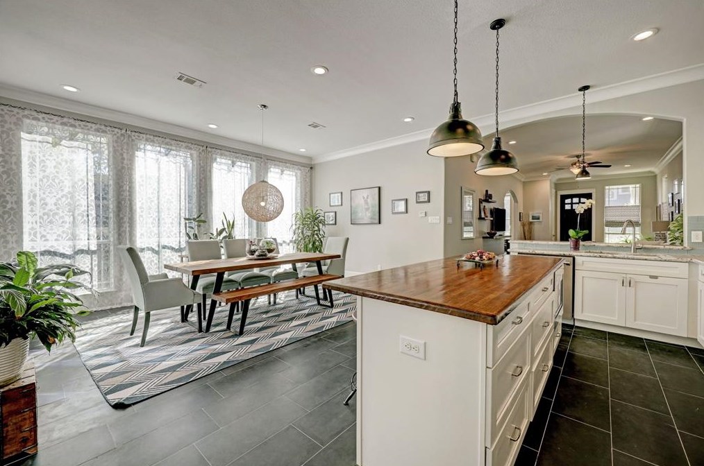 717 10 St, Houston TX  77008-6602 exterior