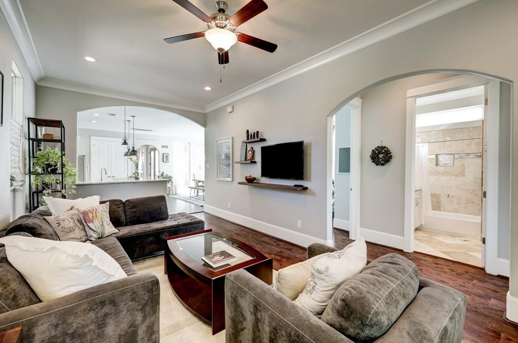 717 10 St, Houston TX  77008-6602 exterior