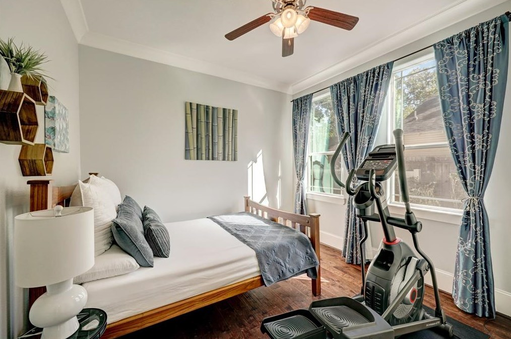 717 10 St, Houston TX  77008-6602 exterior