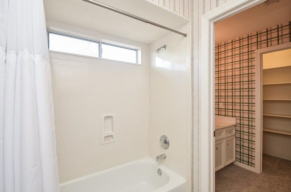 8522 Ivy Fls Ct, Houston TX  77040-1122 exterior