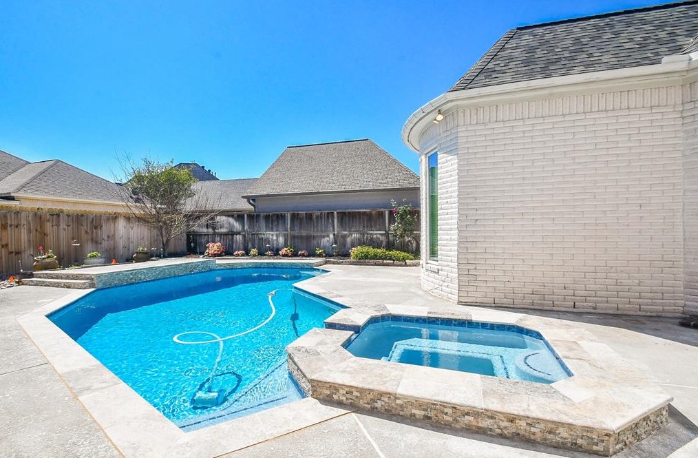 8522 Ivy Fls Ct, Houston TX  77040-1122 exterior