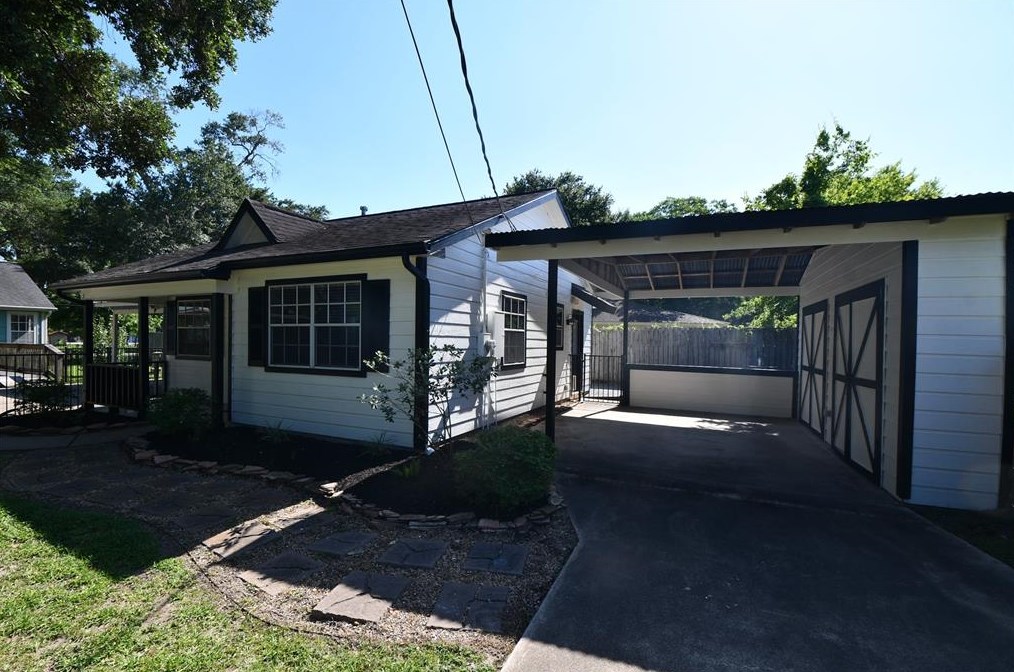 30502 Second St, Fulshear TX  77441-1100 exterior