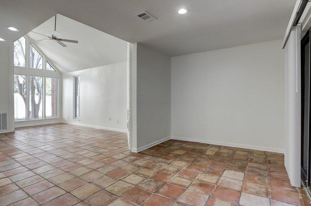 2002 Nantucket Dr, Houston TX  77057-2916 exterior