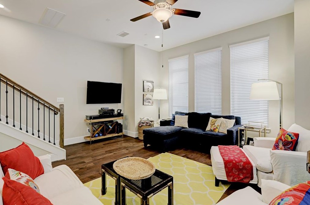 5443 Larkin St, Houston TX 77007-1803 exterior