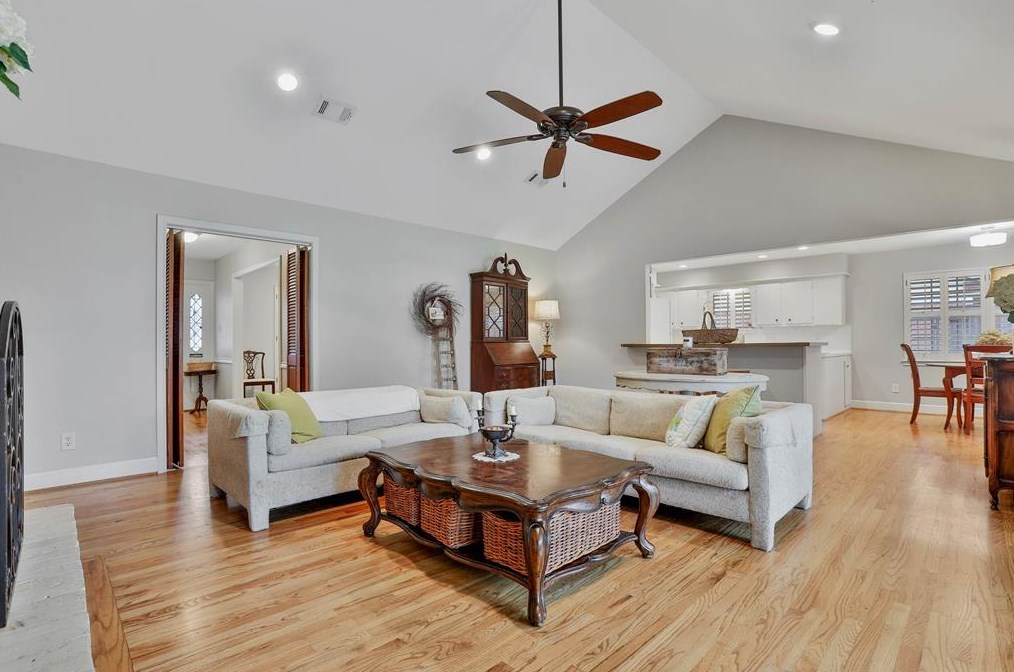 1010 Richelieu Ln, Houston TX 77018-1833 exterior