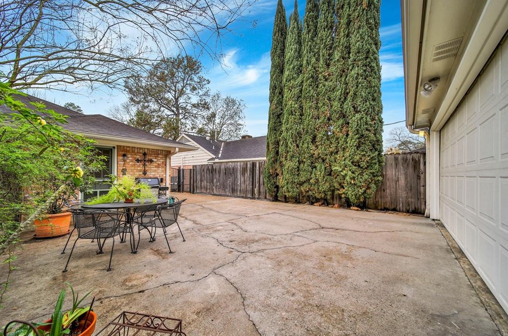 1010 Richelieu Ln, Houston TX 77018-1833 exterior