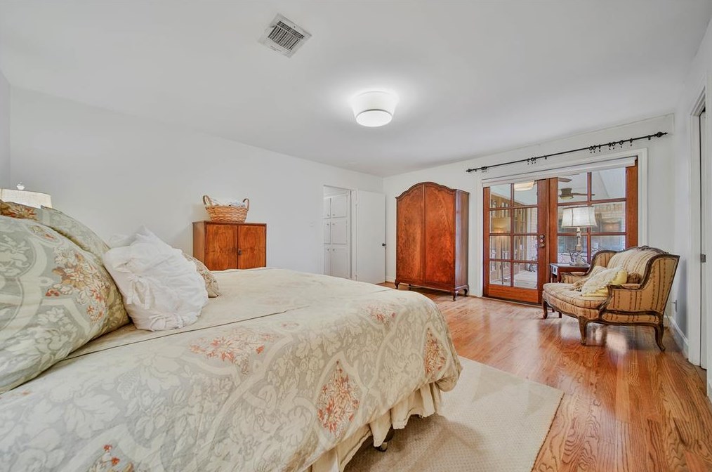 1010 Richelieu Ln, Houston TX 77018-1833 exterior