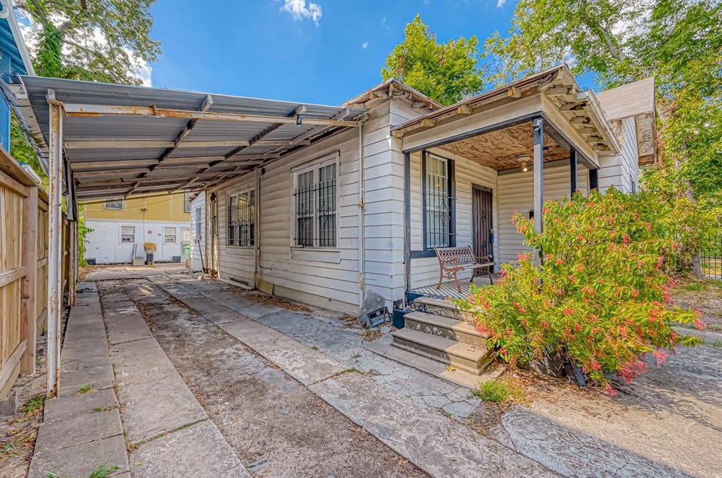 305 Archer St, Houston TX  77009-5419 exterior