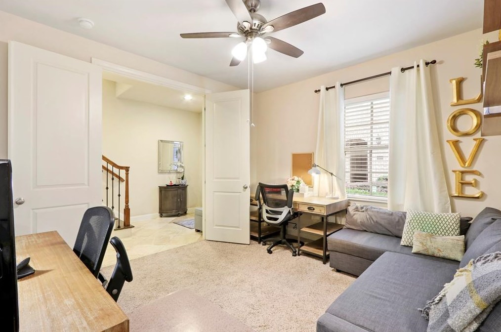 2049 Fannin Sta, Houston TX  77045-4657 exterior