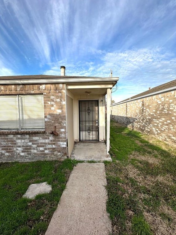 9318 Wellsworth Dr, Houston TX  77083-5943 exterior