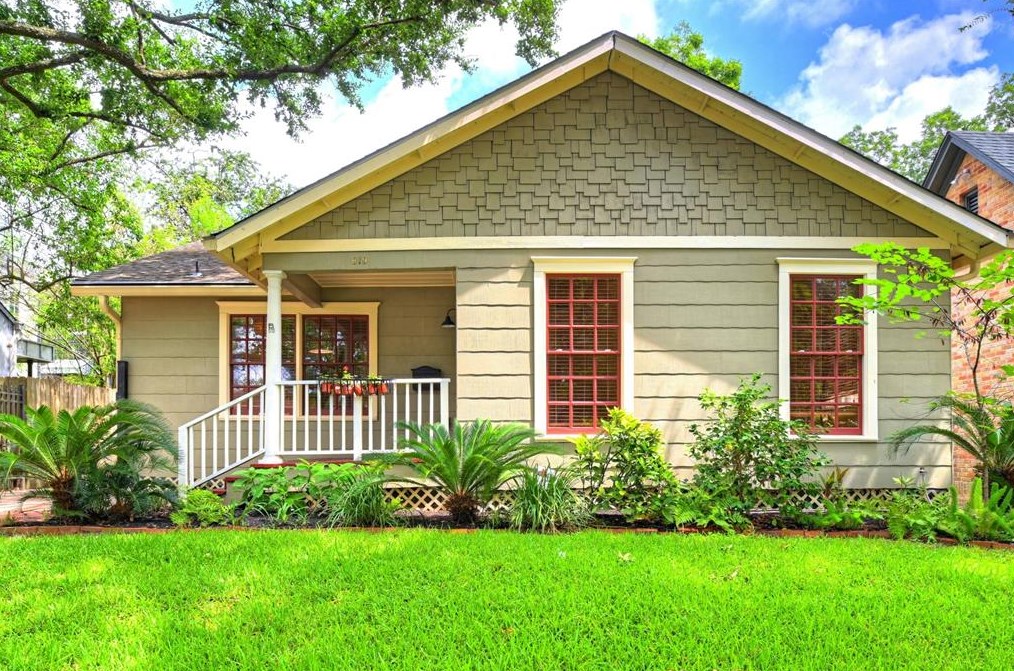 819 Byrne St, Houston TX  77009-7105 exterior