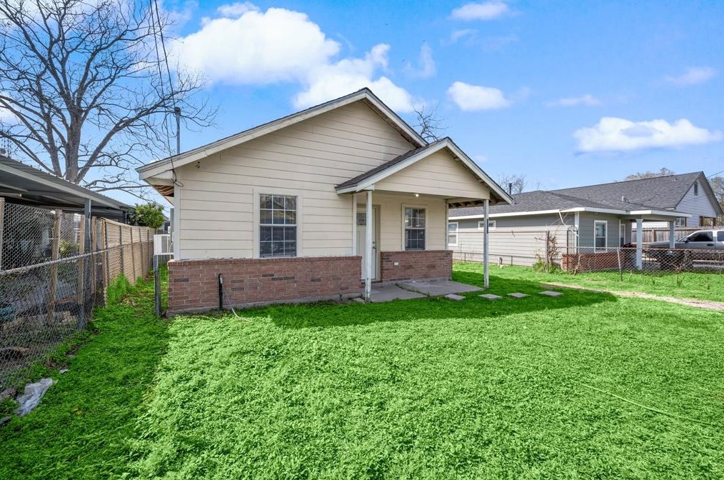 5607 Barton St, Houston TX  77028-5207 exterior