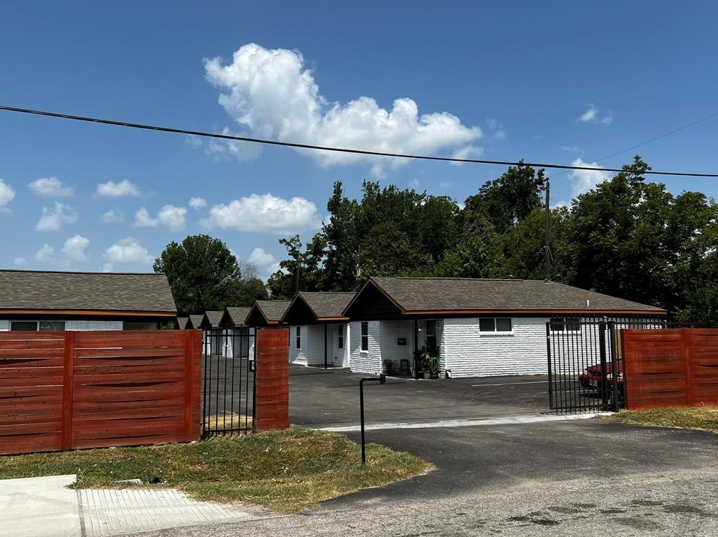 3805 Wipprecht St, Houston TX 77026-4098 exterior