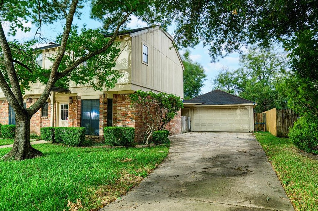10003 Golden Sunshine Dr, Houston TX  77064-4119 exterior
