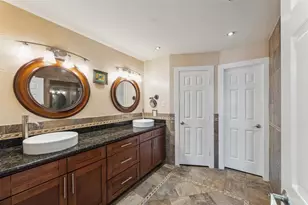 1022 Long Reach Dr, Tiki Island, TX 77554 - Photo 15