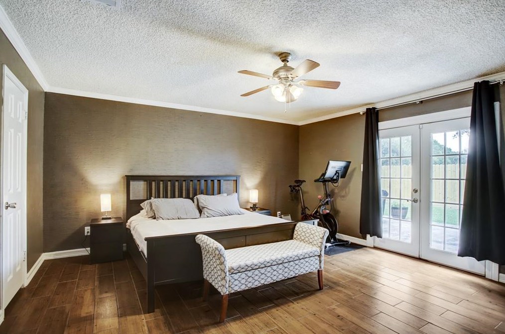 858 Silverpines Rd, Houston TX  77062-5614 exterior